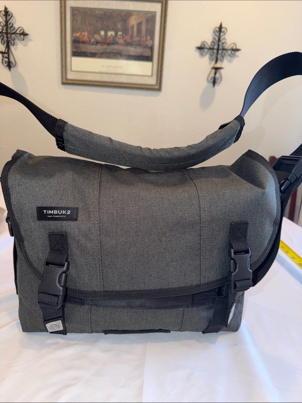 Timbuk2 Black Messenger Bag with Padded Shoulder Strap great size